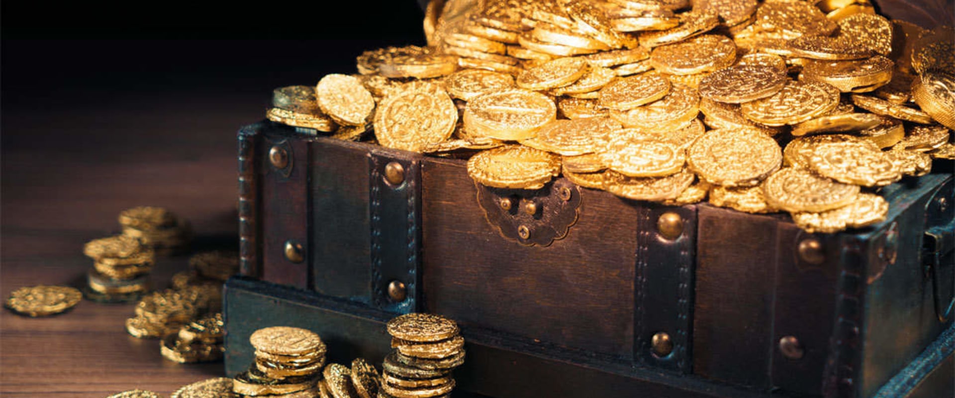 Is it better to buy gold in person or online?