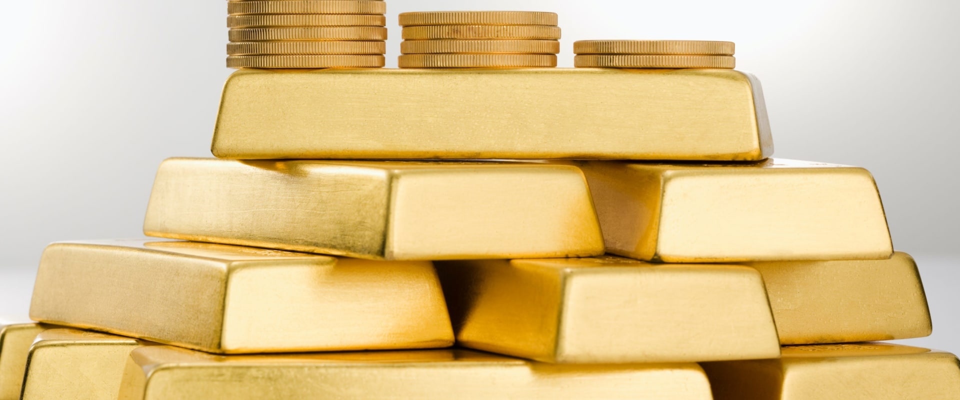 How does a gold ira work cashing out to fund retirement?