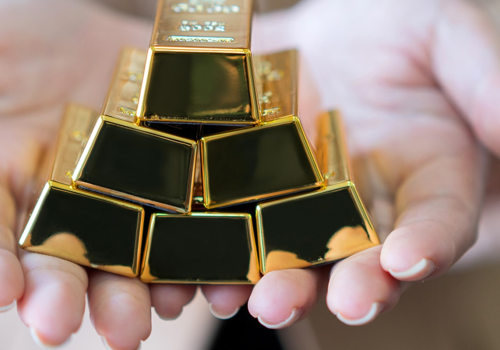 What are the advantages of gold?